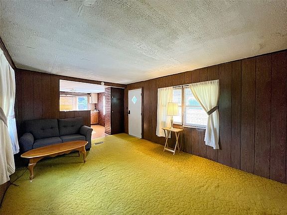 5th image of 106 Grossman Dr