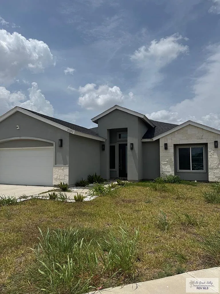 3 bed, 2.5 bath, 1800 sqft, $2,300 — Photo 1
