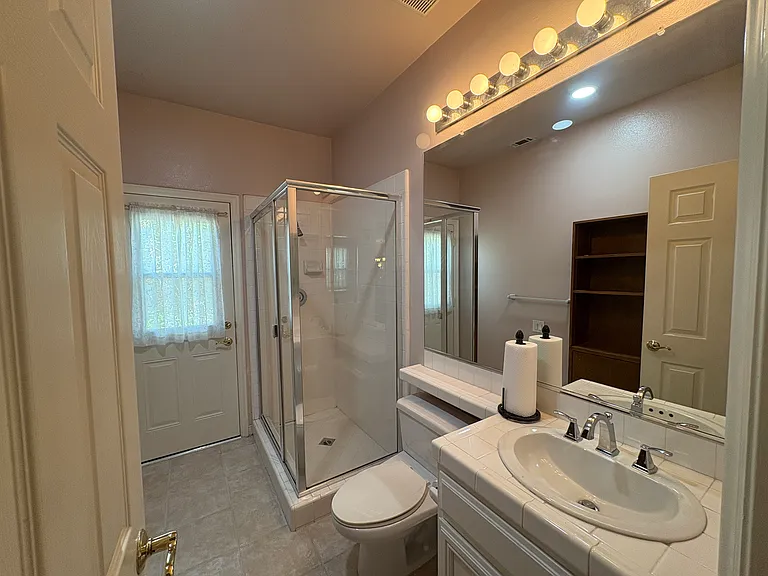 524 Golden West Dr — Photo 15