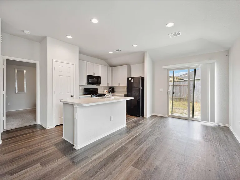 7907 Hollow Root Ln — Photo 8