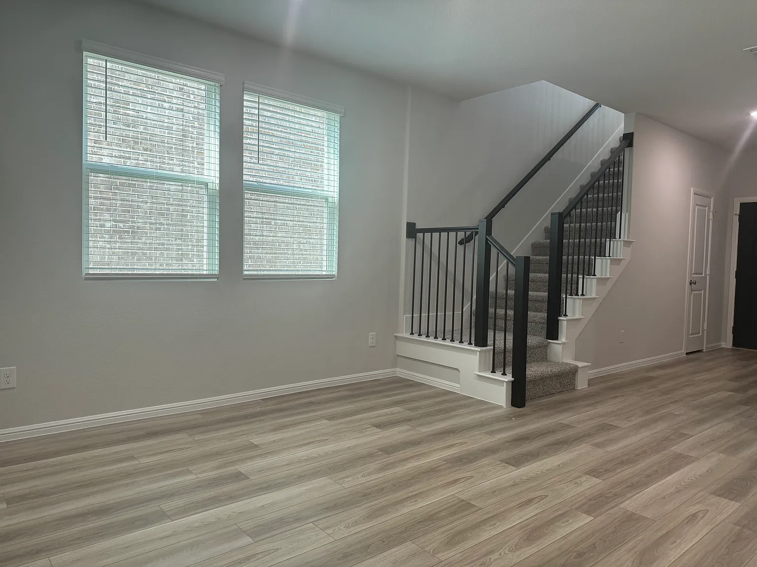 728 Amenduni Ln — Photo 3