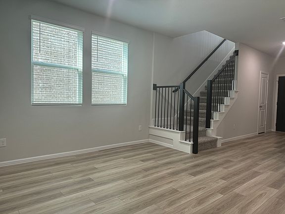 3rd image of 728 Amenduni Ln