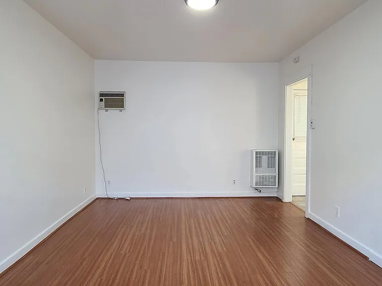 1195 W 30th St #1/2 — Photo 3