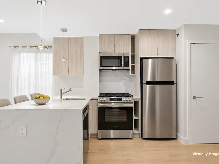 304 E 52nd St #4B — Photo 4