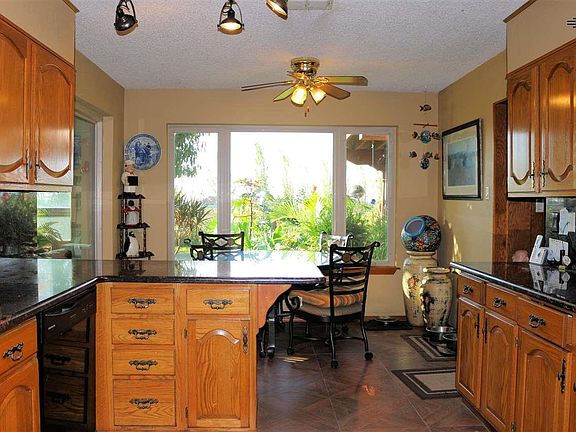 4th image of 1020 Curry Ave #G