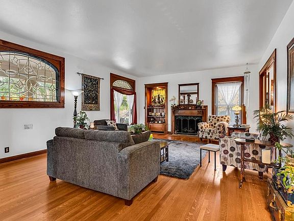5th image of 129 W Orman Ave