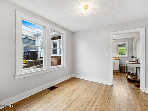 5th image of 407 W 1st Ave