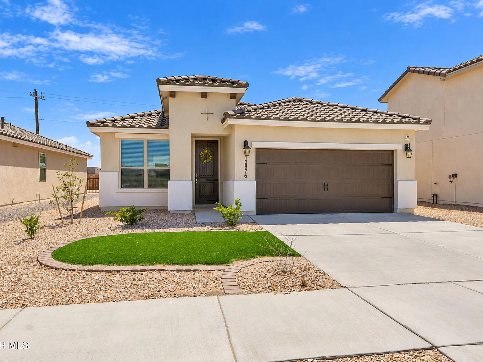 3 bed, 2.0 bath, 1860 sqft, $2,075 — Photo 2