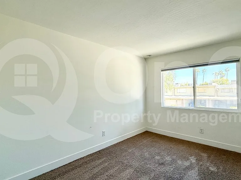 7618 N 19th Dr — Photo 6