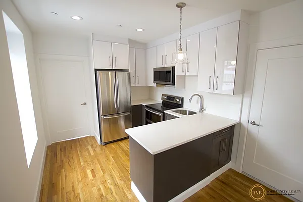 Rented by Your Vanity Realty | media 14