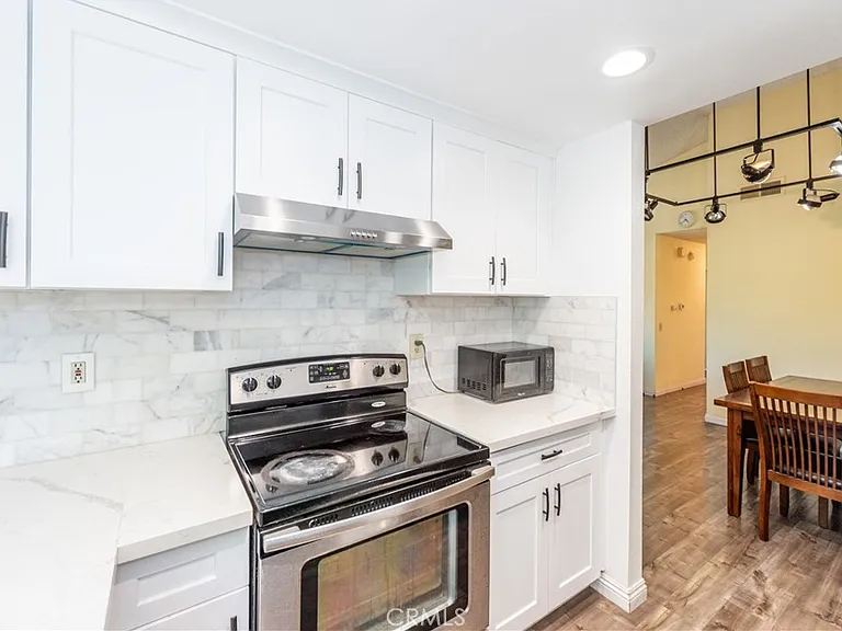 375 Stanford Ct #9 — Photo 6