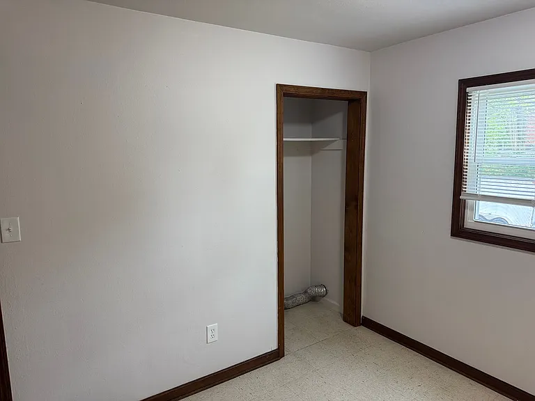 120 S Russell St — Photo 8