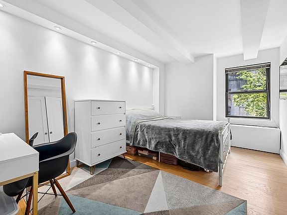 5th image of 235 E 49th St APT 3A