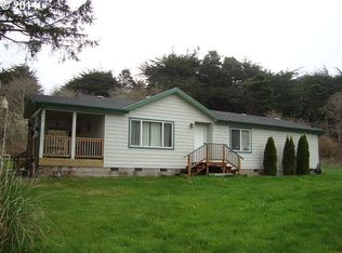 620 6th St SE, Bandon, OR 97411