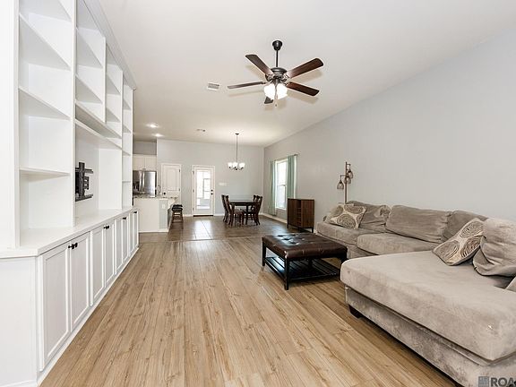 3rd image of 4734 Belle Vue Dr