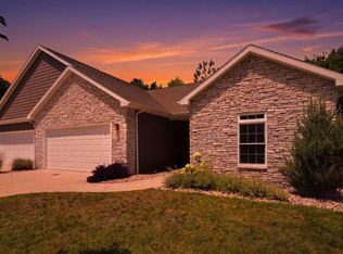 513 Williamson Cir, Angola, IN 46703