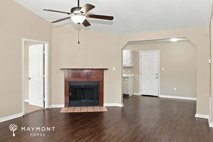 3 bed, 2.0 bath, 1118 sqft, $1,470 — Photo 3