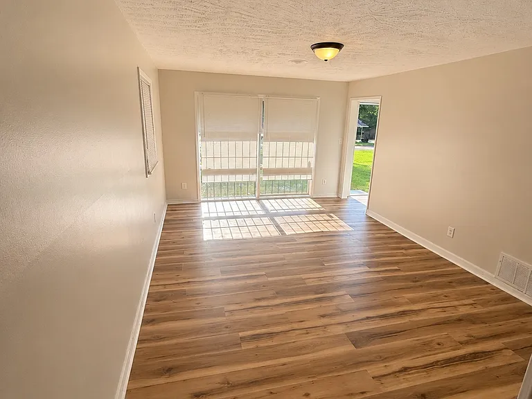 2847 Marydale Dr — Photo 6