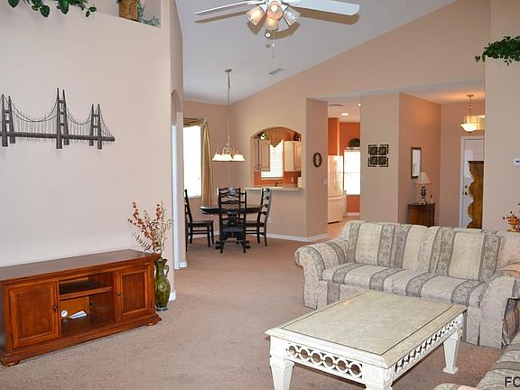 3rd image of 825 Crestwood Dr