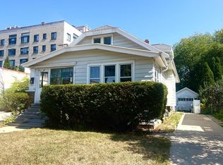 3940 N Frederick Ave, Shorewood, WI 53211