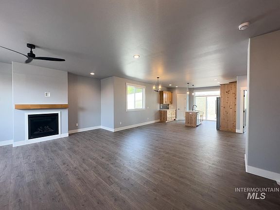 3rd image of 420 Southview Dr