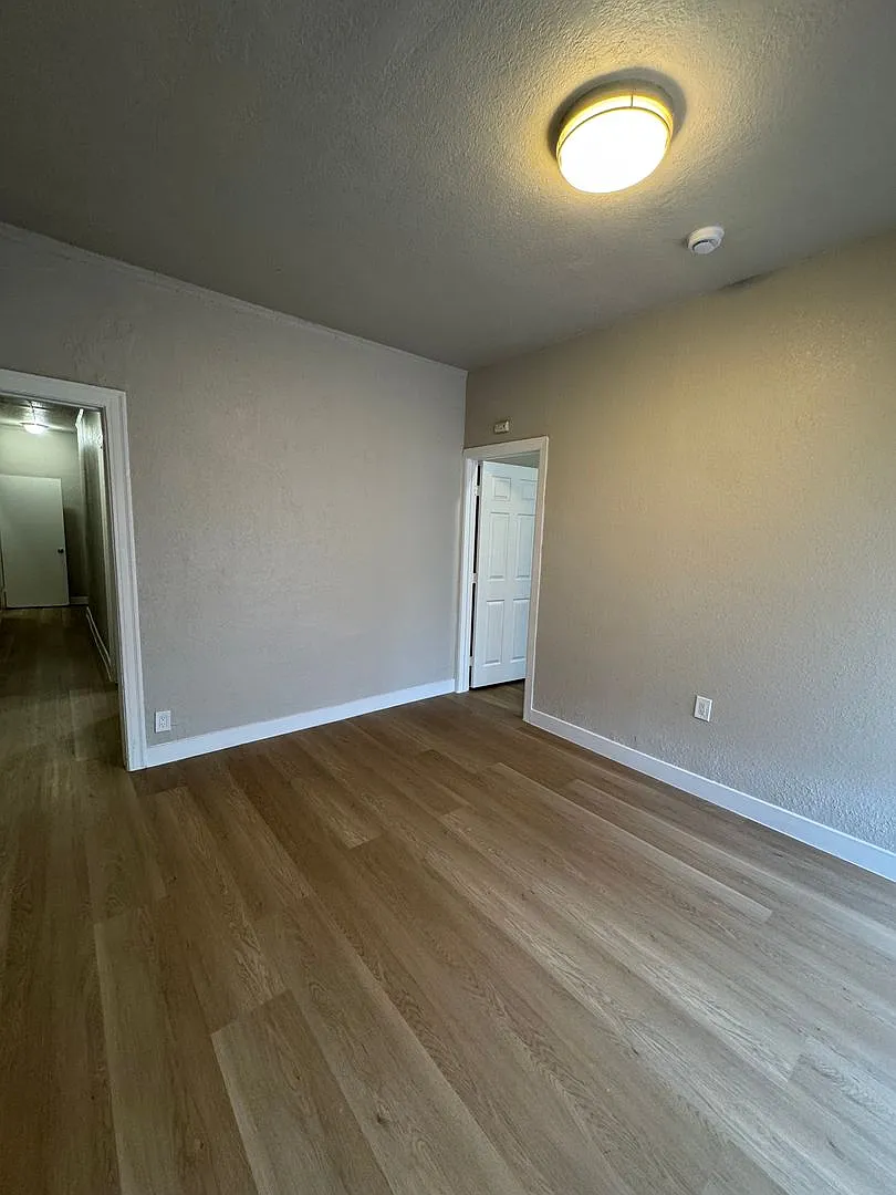 3 bed, 1200 sqft, $2,850 — Photo 4