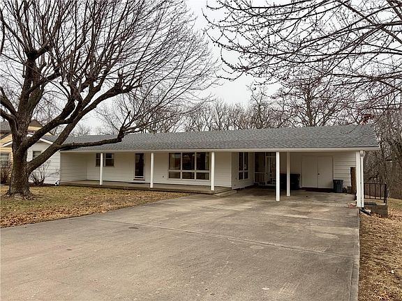 2nd image of 707 Laurel Dr
