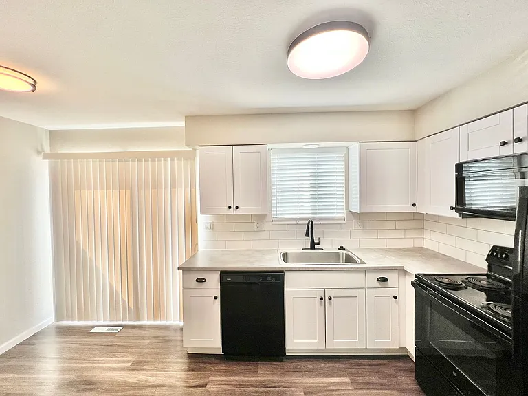 12th Lane Townhomes — Photo 2