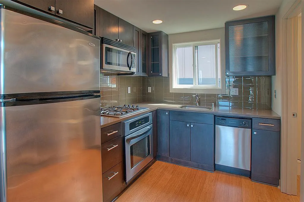 1303 S Hill St — Photo 3