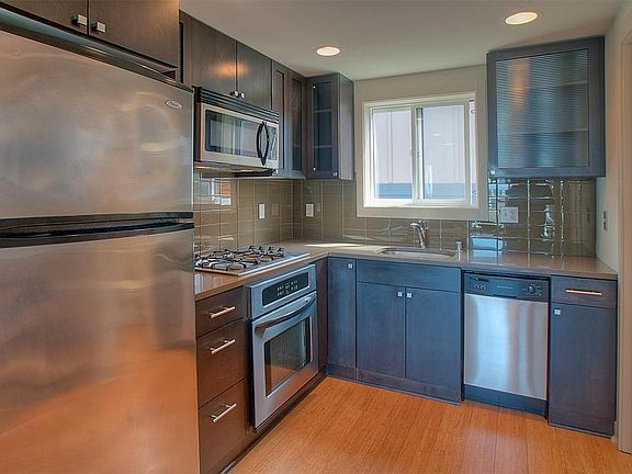 kitchen (2nd floor)