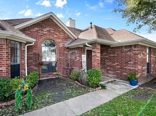 215 Rolling Ridge Ct, Crandall, TX 75114