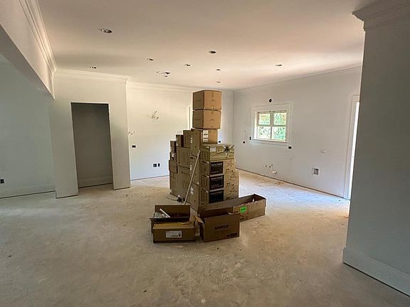 4th image of 101 Chinaberry St