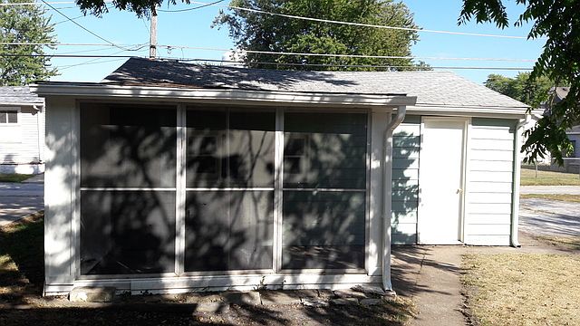 1st image of 18241 Oakwood Ave