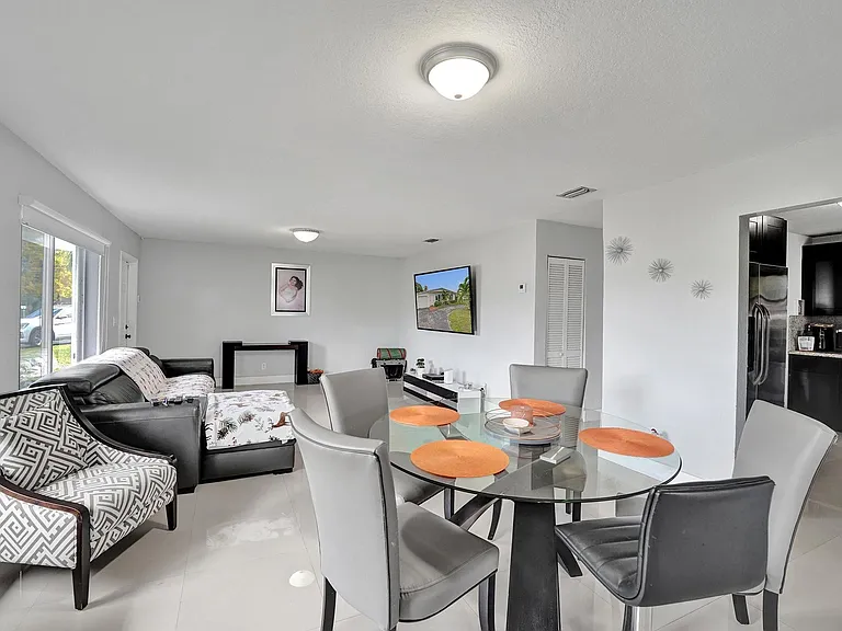 3322 McKinley St — Photo 14
