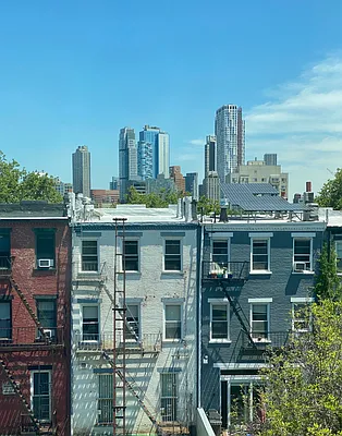 Rented by Compass | media 21