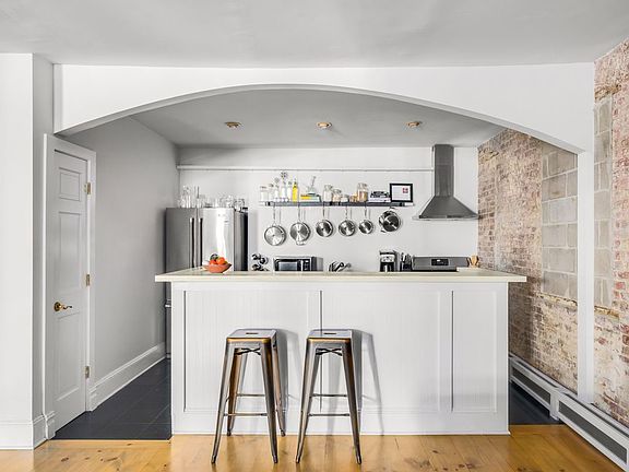 3rd image of 454 W 46th St APT 1BN