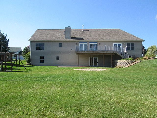 2nd image of 3520 Twin Oaks Dr