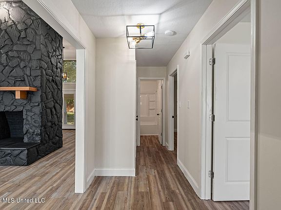 2nd image of 113 Continental Dr