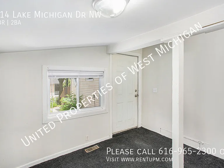 614 Lake Michigan Dr NW — Photo 12