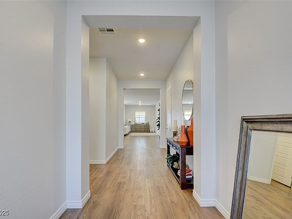 3rd image of 12588 Heritage Heights Dr