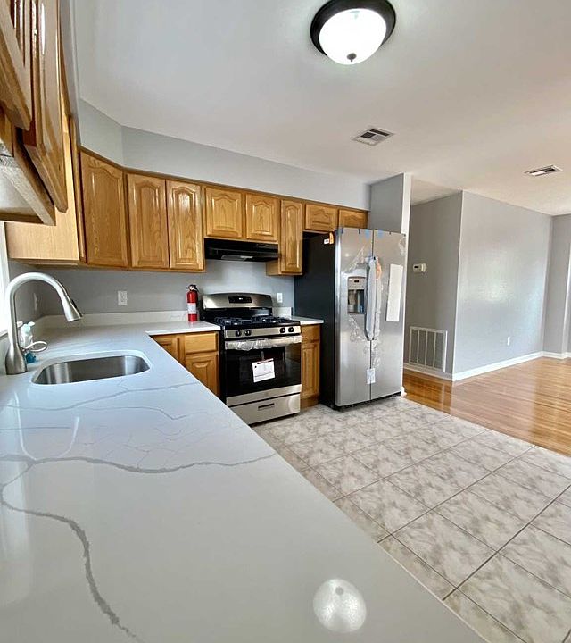 1st image of 246 N 10th St Floor 2