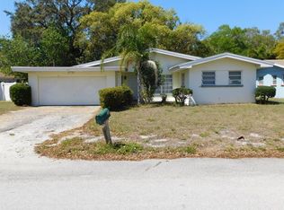 28 Bel Forest Dr, Belleair Bluffs, FL 33770