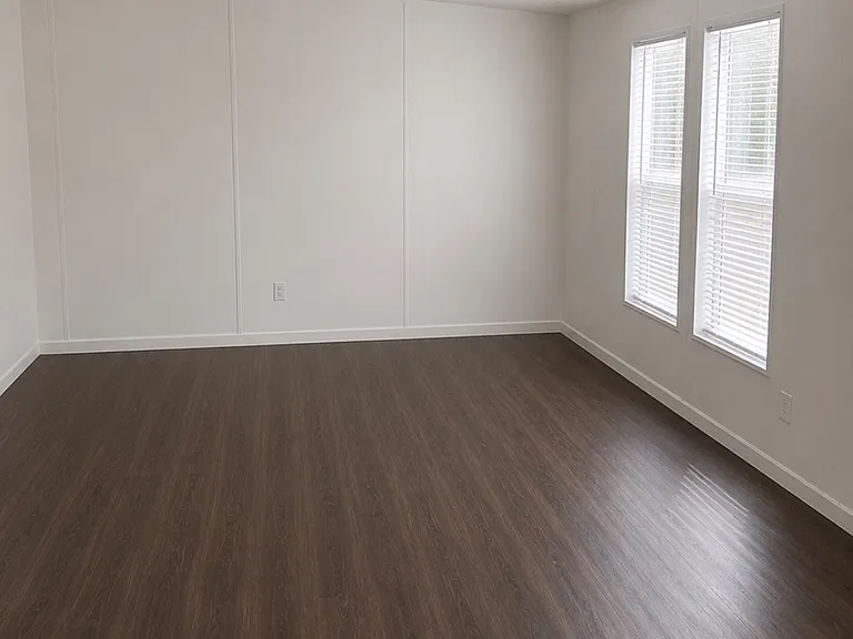 1321 Peach St — Photo 3