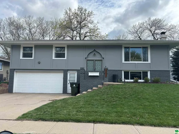 4444 S Nicollet Way, Sioux City, IA 51106