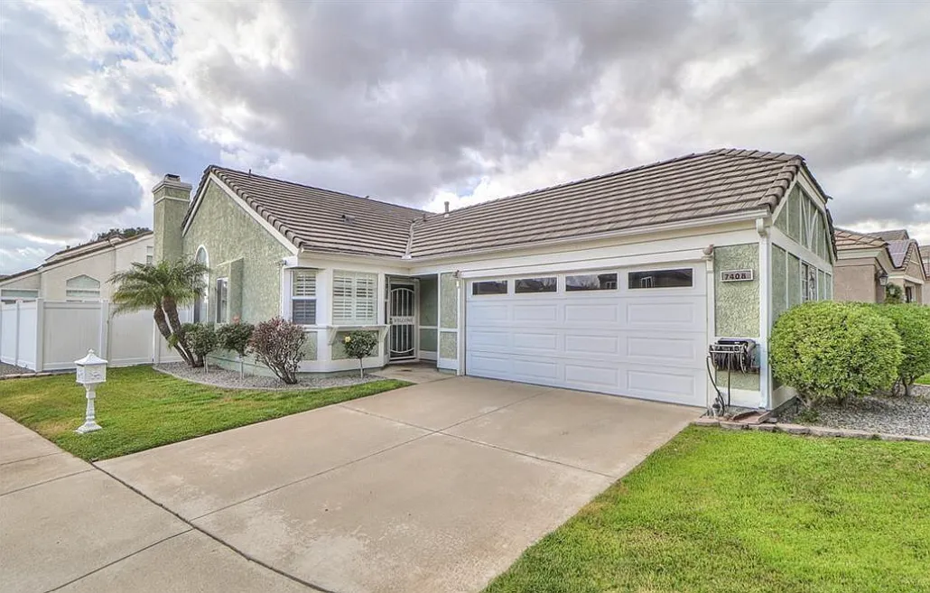 2 bed, 2.0 bath, 1067 sqft, $3,200 — Photo 1