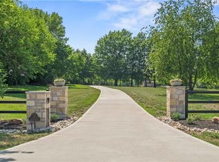 19294 Mission Rd, Stilwell, KS 66085