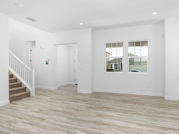 4th image of 253 Peters Ln