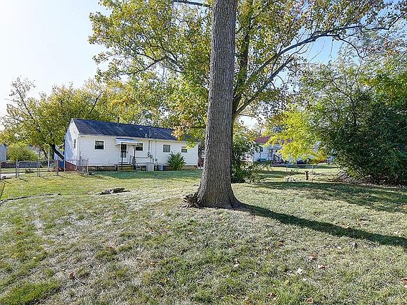 5th image of 2836 Nacoma Pl