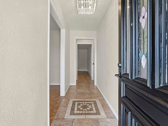 3rd image of 2518 Henderson Ln