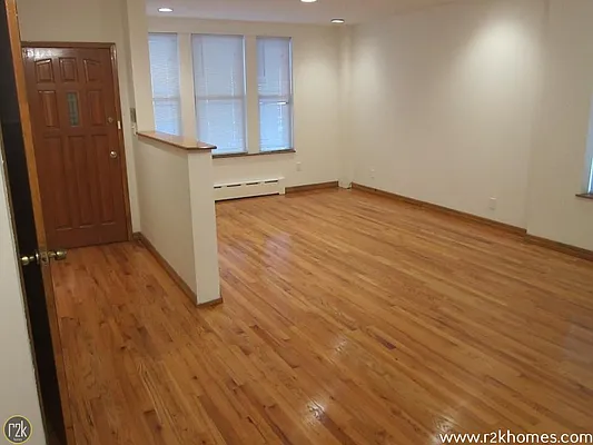 Rented by Realty 2000 Corp | media 1